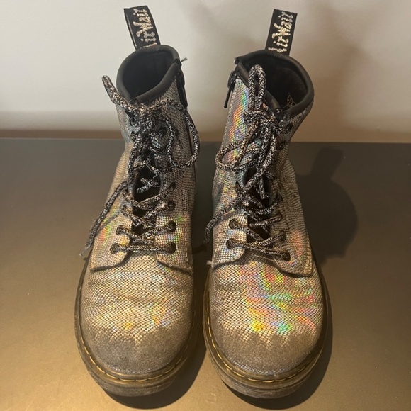 Dr. Martens kids boots iridescent size 2 preloved - Picture 2 of 6